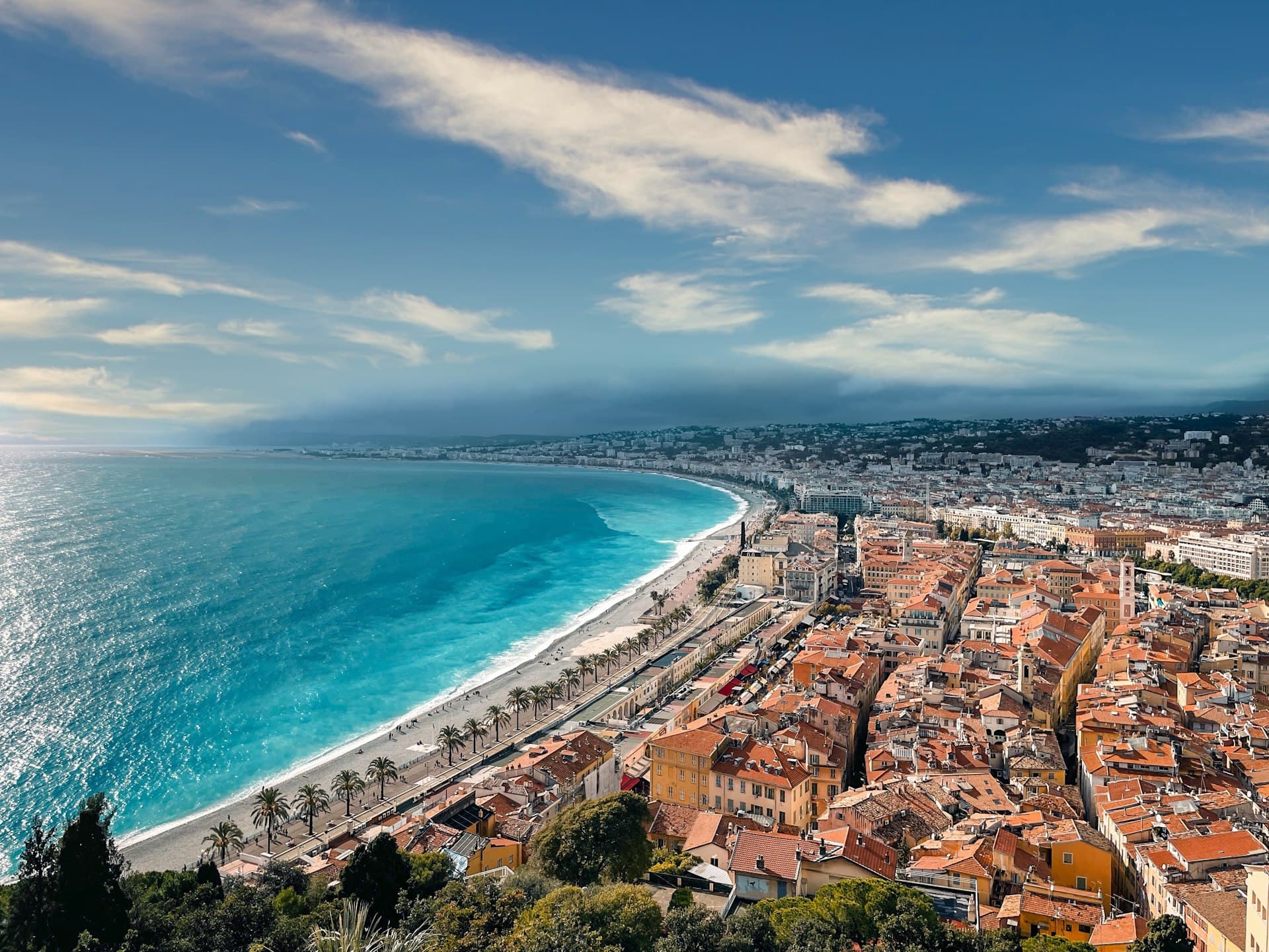 La baie des Anges et la Côte d'Azur depuis Nice